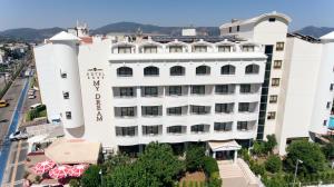 Nespecifikovaný výhled na hory nebo výhled na hory při pohledu z hotelu
