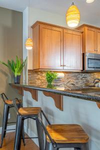 Photo de la galerie de l'établissement Quiet, Four bedrooms, 2 King Beds, à Tigard 30 autres photos