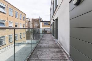 En balkong eller terrasse på Bright and Modern 3 Bed Apartment Hyde Park Central London