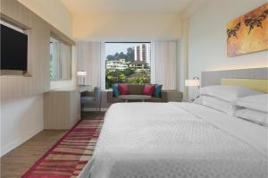 Mercure Penang Beach客房内的一张或多张床位