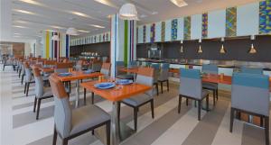 Mercure Penang Beach餐厅或其他用餐的地方