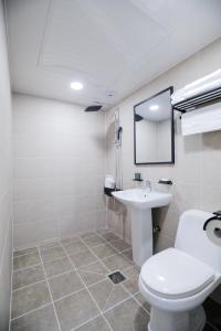 Baðherbergi á Line Hotel Myeongdong +37 myndir