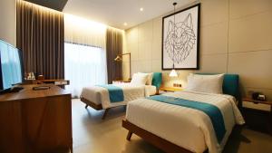 Posteľ alebo postele v izbe v ubytovaní Hotel Dafam Wonosobo