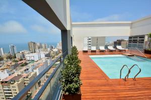 The swimming pool at or close to Dazzler by Wyndham Lima Miraflores