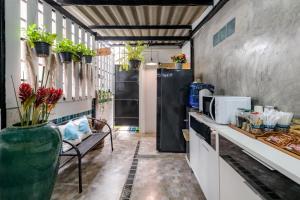 Virtuvė arba virtuvėlė apgyvendinimo įstaigoje Costa Bed Hua Hin