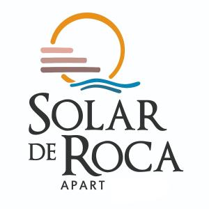 een logo voor een resort in de azoren met een zonne-installatie bij Solar de Roca in Embalse