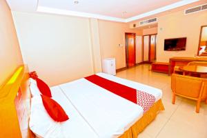 TV a/nebo společenská místnost v ubytování Sea Shell Hotel