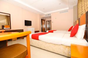 TV a/nebo společenská místnost v ubytování Sea Shell Hotel