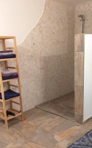 a room with a ladder next to a refrigerator at Ferienwohnung Bäckerberg in Scharnstein