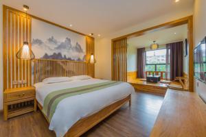 Postel nebo postele na pokoji v ubytování Riverside Inn Guilin Central + 37 fotografií