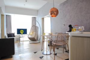 Area soggiorno di YELLO Hotel Harmoni