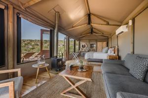 Posezení v ubytování Bukela Game Lodge - Amakhala Game Reserve