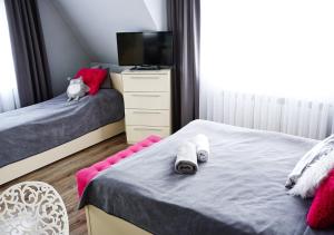 Łóżko lub łóżka w pokoju w obiekcie Olczański Dom