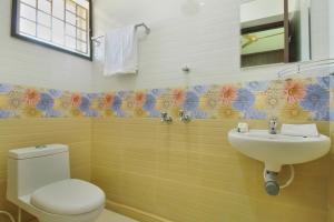 Koupelna v ubytování Viswa Service Apartment + 24 fotografií