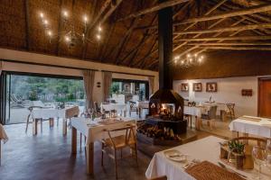 Restaurace v ubytování Bukela Game Lodge - Amakhala Game Reserve