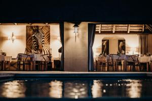 Restaurace v ubytování Bukela Game Lodge - Amakhala Game Reserve