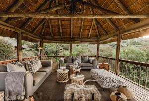Posezení v ubytování Bukela Game Lodge - Amakhala Game Reserve