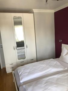 Postel nebo postele na pokoji v ubytování Hotel Pflieger