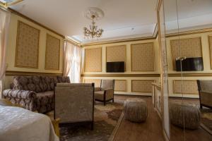 Televiisor ja/või meelelahutuskeskus majutusasutuses Robevski luxury rooms