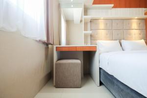 Ένα ή περισσότερα κρεβάτια σε δωμάτιο στο Great Location 1BR Signature Park Grande Apartment By Travelio