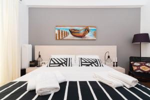A bed or beds in a room at Lyto by Heloni Apartments