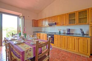 مطبخ أو مطبخ صغير في Villa Gloria by PosarelliVillas