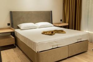 Un pat sau paturi într-o cameră la LOFT85