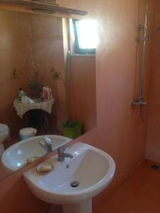 Ванная комната в Rocky Mountain Way - Off The Cretan Track
