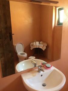 Phòng tắm tại Rocky Mountain Way - Off The Cretan Track
