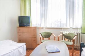 Televízia a/alebo spoločenská miestnosť v ubytovaní Gdański Dom Turystyczny Hostel