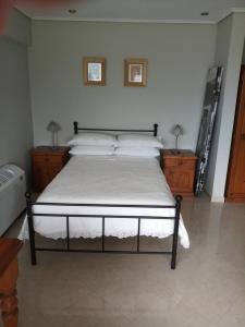 Postel nebo postele na pokoji v ubytování Studio Mytilene View