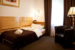 Postel nebo postele na pokoji v ubytování Hotel Pod Orłem