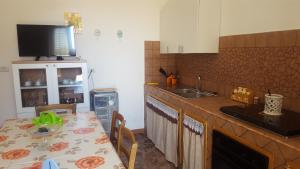 Kuchyň nebo kuchyňský kout v ubytování Appartamenti Maraneddhe