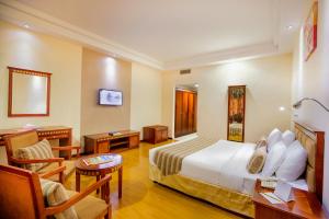 Postel nebo postele na pokoji v ubytování Hamdan Plaza Hotel Salalah, an HTG Hotel