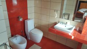 a bathroom with a toilet and a sink at Hotel Cyprus in Grodzisk Mazowiecki