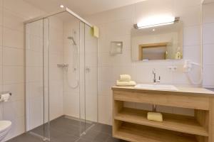 Koupelna v ubytování Hotel Garni Tirolerhof