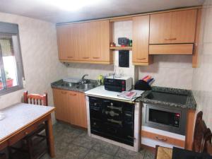 A kitchen or kitchenette at Casa Terzia a 10 min de Logroño