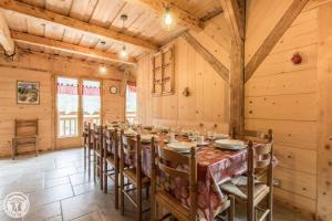 a large dining room with a long table and chairs at Chalet la griotte in Abondance