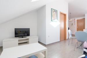 Televízia a/alebo spoločenská miestnosť v ubytovaní LU&CIA TERRAZA LAGUNILLAS