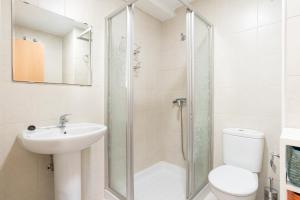 Kúpeľňa v ubytovaní LU&CIA TERRAZA LAGUNILLAS + 27 fotografií