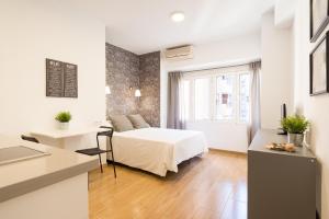 Posteľ alebo postele v izbe v ubytovaní LU&CIA City Beach Malagueta 2