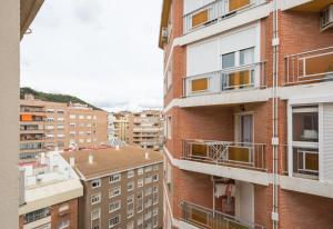 desde el balcón de un edificio de apartamentos en Malagueta-Muelle 1 Puerto 1, en Málaga