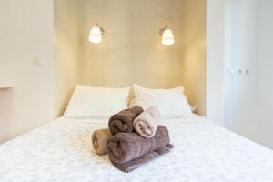Łóżko lub łóżka w pokoju w obiekcie LU&CIA City Beach Malagueta 6