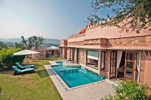 Bazén v ubytování Tree of Life Resort & Spa Jaipur nebo v jeho okolí