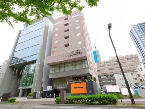 Ein Moxy-Gebäude in einer Stadt mit in der Unterkunft APA Hotel Sendai Kotodai Koen in Sendai