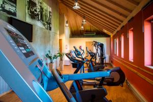 Fitness centrum a/nebo fitness zařízení v ubytování Hotel Simon's Plaza