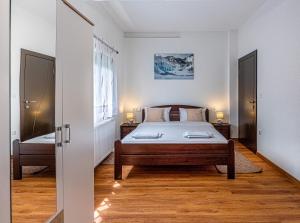 Postel nebo postele na pokoji v ubytování Apartmani Zeder Plitvička jezera