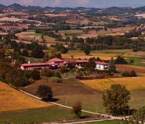 a small town in the middle of a field at Appartamento San Bastian in CastellʼAlfero