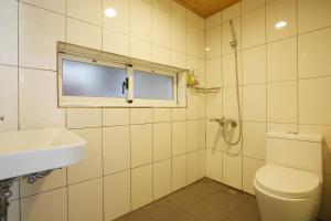 Koupelna v ubytování Mama Tian Homestay