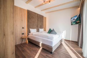 A bed or beds in a room at Vitaurina Royal Hotel